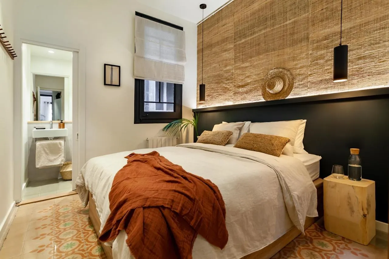 Milos - Two Bedroom Apartment In Mallorca St Barcelona