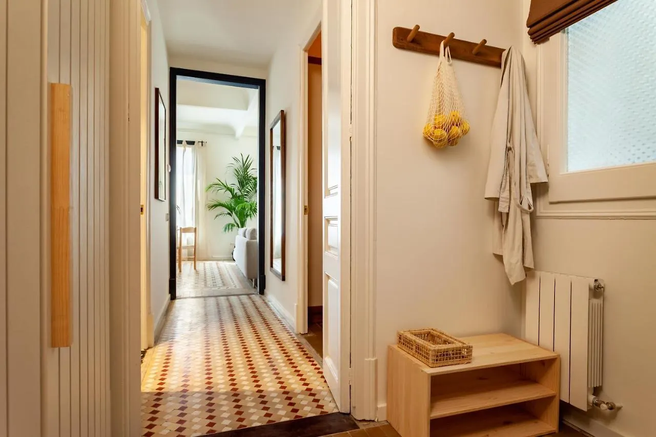 Milos - Two Bedroom Apartment In Mallorca St Barcelona