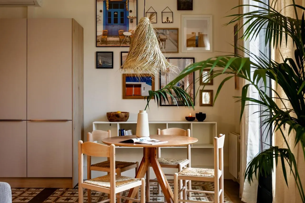 Milos - Two Bedroom Apartment In Mallorca St Barcelona Spain