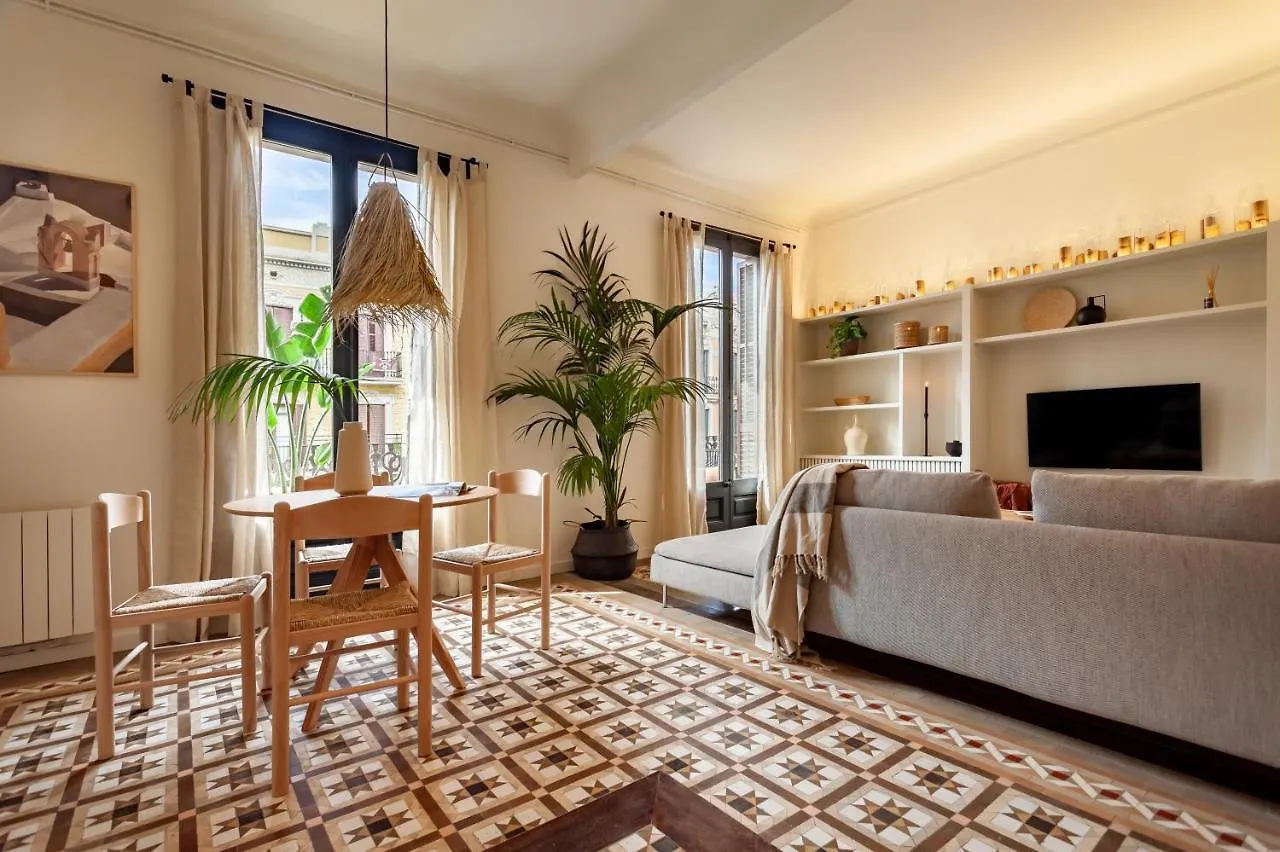 Milos - Two Bedroom Apartment In Mallorca St Barcelona