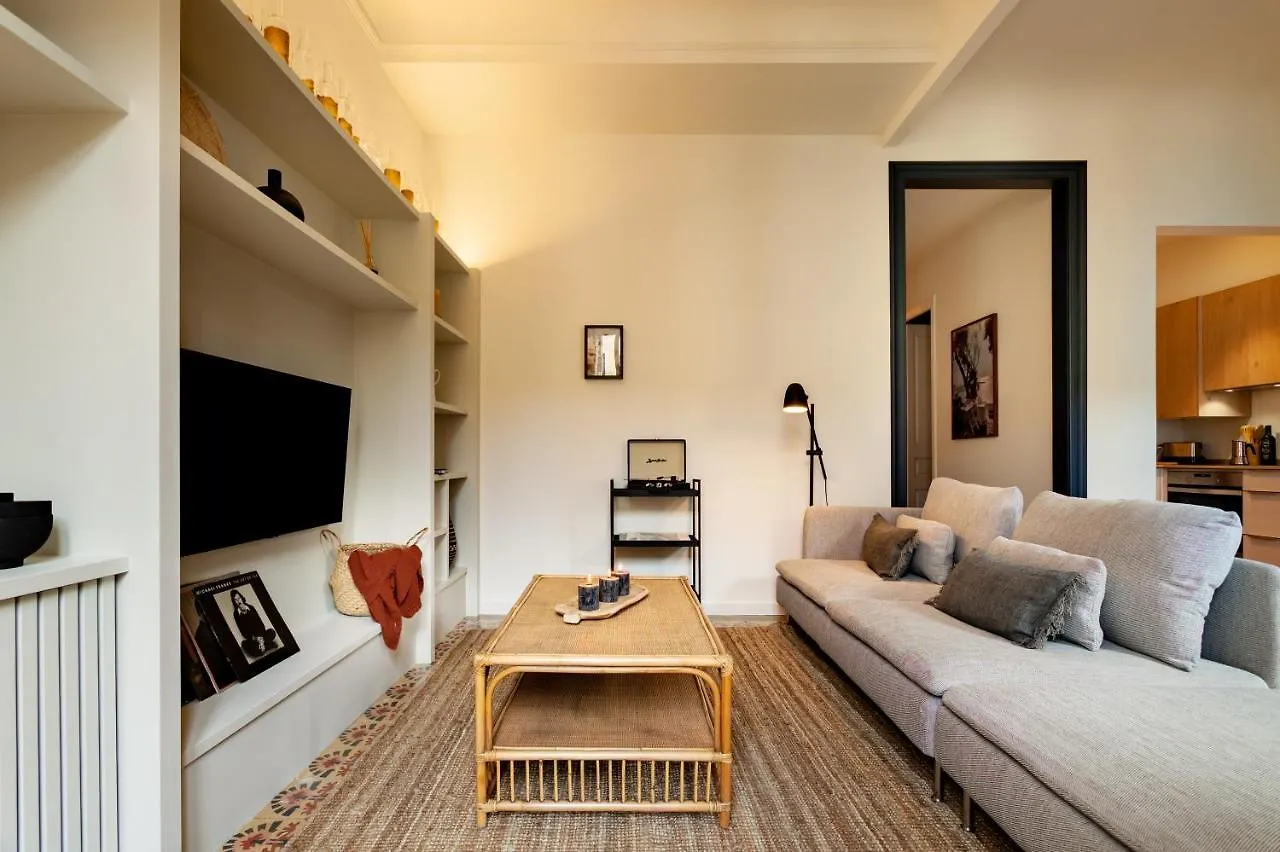 Milos - Two Bedroom Apartment In Mallorca St Barcelona