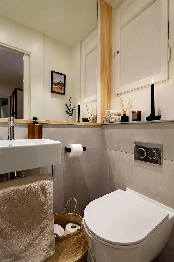 Milos - Two Bedroom Apartment In Mallorca St Barcelona