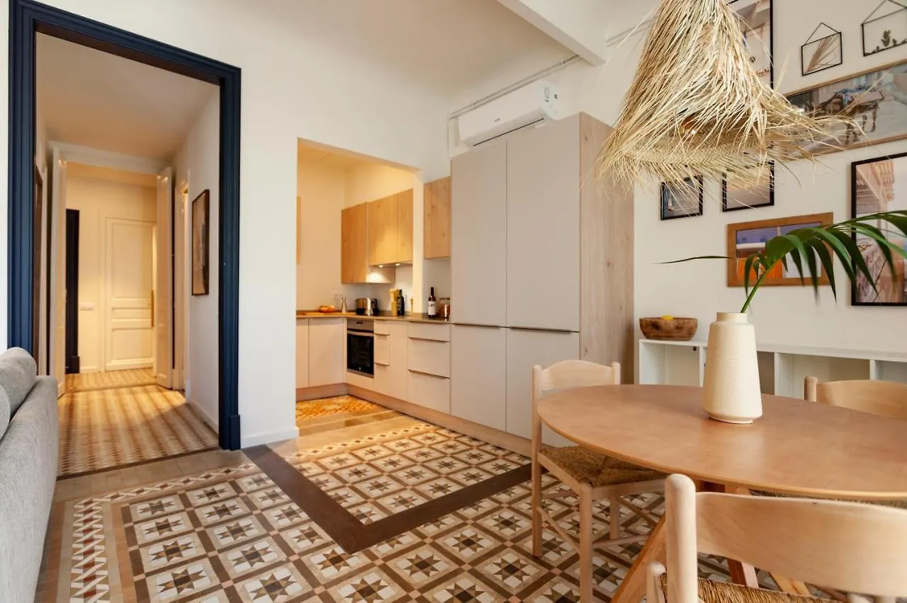 Milos - Two Bedroom Apartment In Mallorca St Barcelona